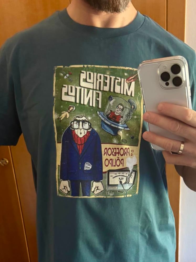 Customer photo review of Camiseta Misterios Finitos