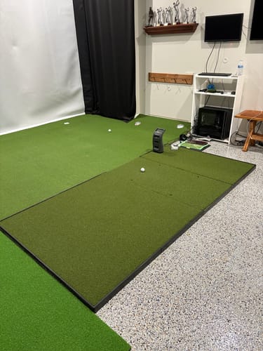Customer photo review of Fiberbuilt Player Preferred 8'x4' Single-Hitting Studio Golf Mat