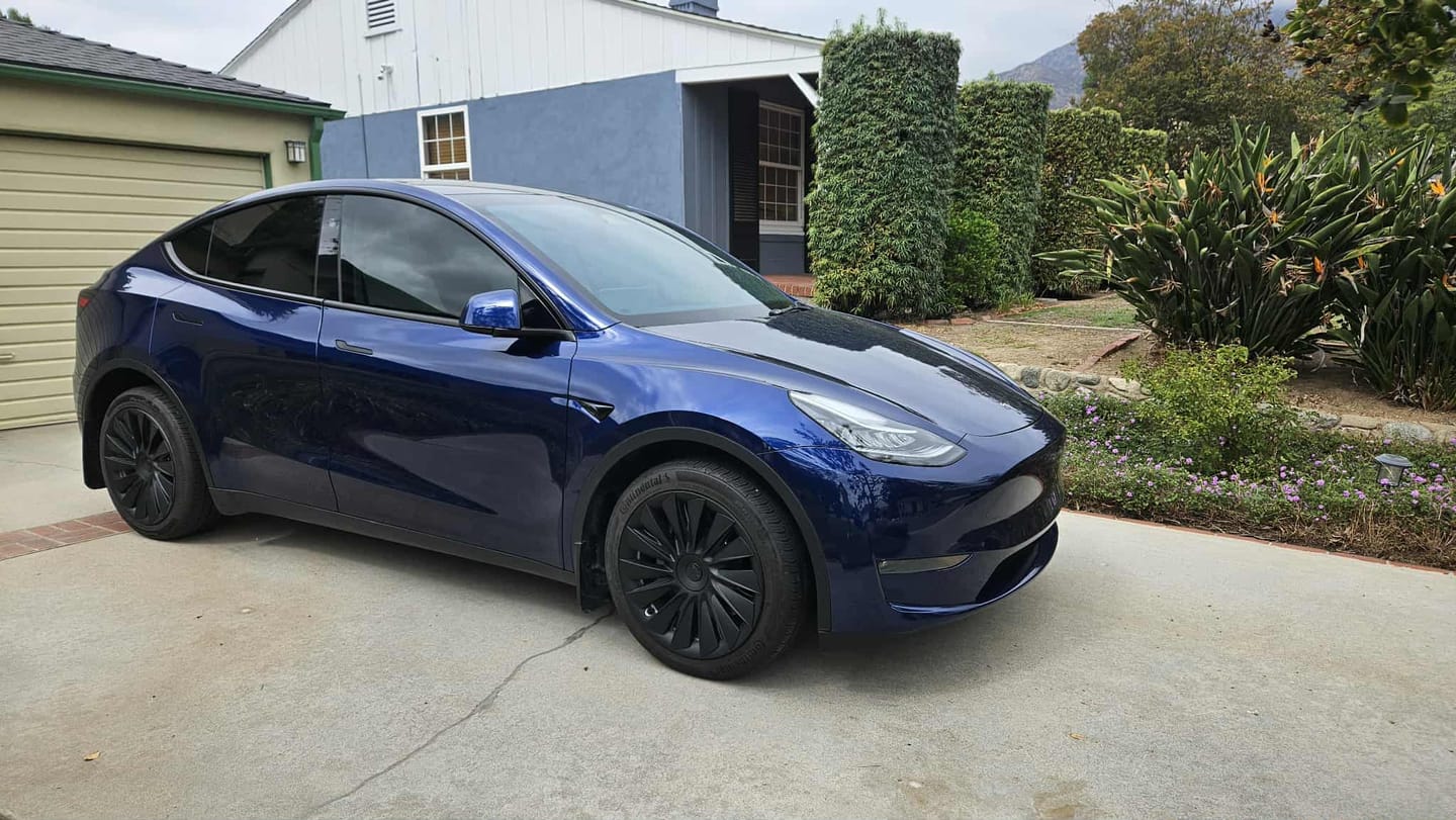 Customer photo review of TESPLUS 19'' Photon Style Wheel Cover for Model Y