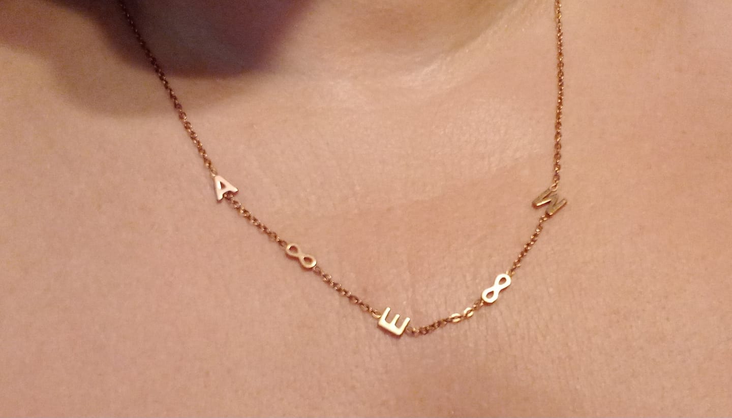Customer photo review of Collana Personalizzata con Iniziali Laterali