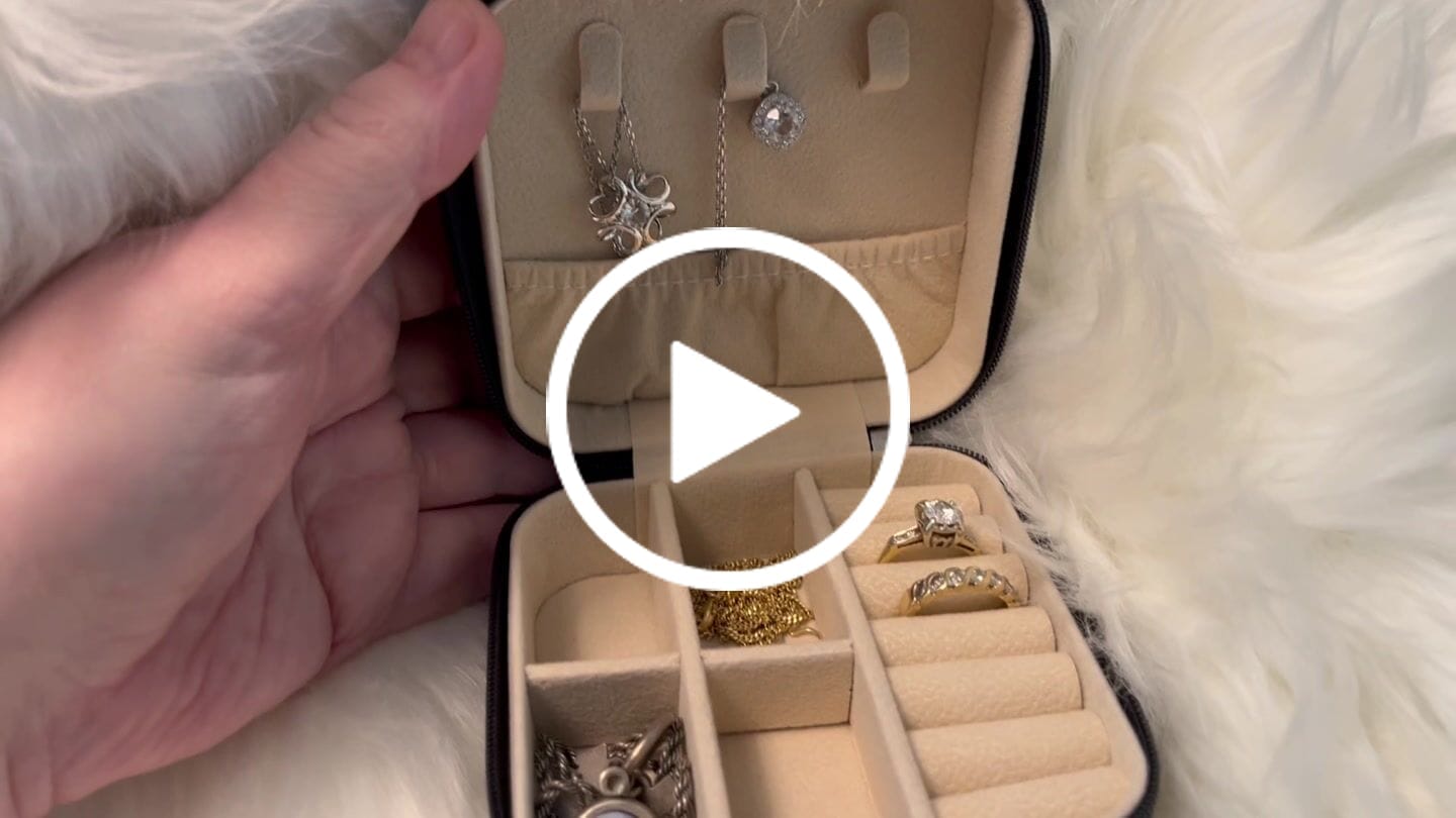 Customer video review of Jewelry Travel Case, Black Mini Jewelry Box Organizer for Women