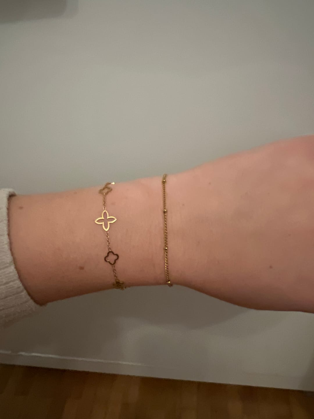 Customer photo review of Simple Dots Armband | 18K vergoldet