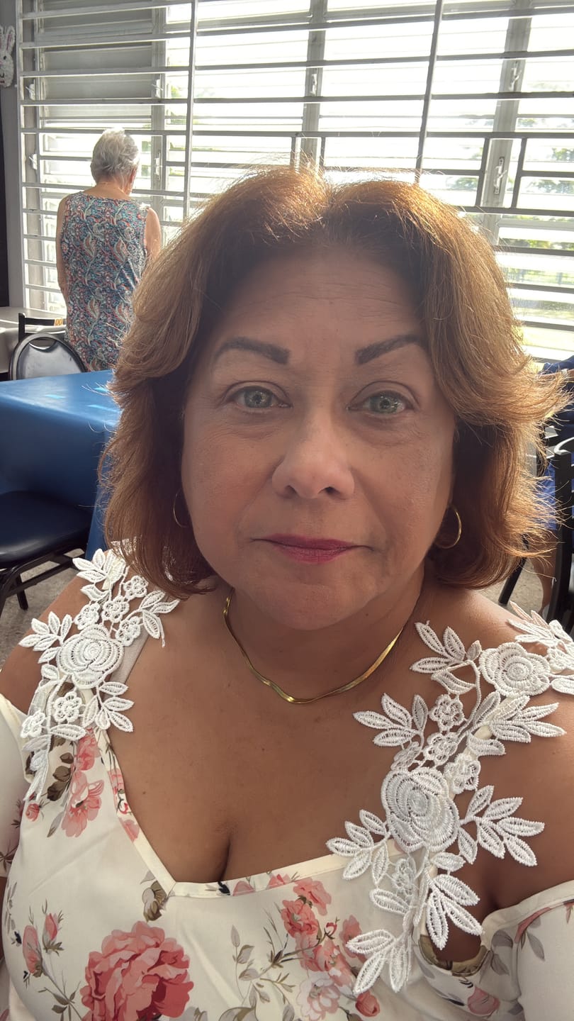 Customer photo review of Amazonia Green Prescription Coloured Contact Lenses