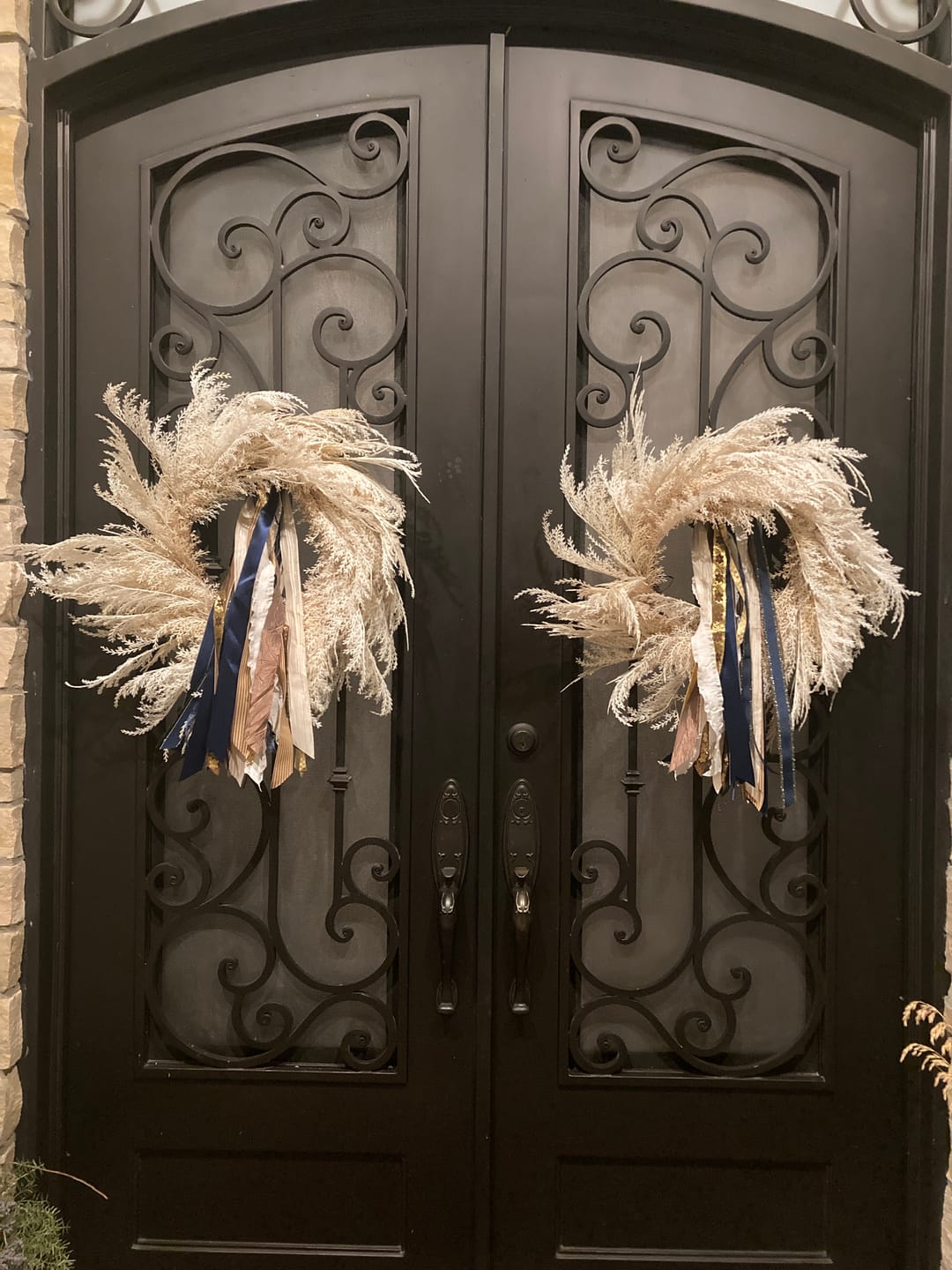 Customer photo review of Pampas Grass Wreath 36"