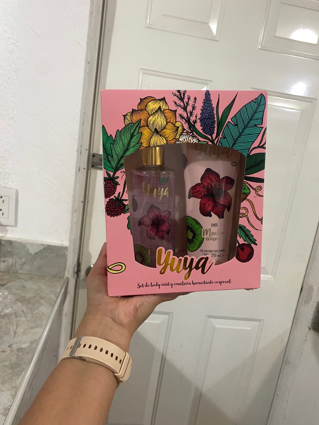 Customer photo review of Set body mist y emulsión corporal Yuya - "Amor Mucho Amor"