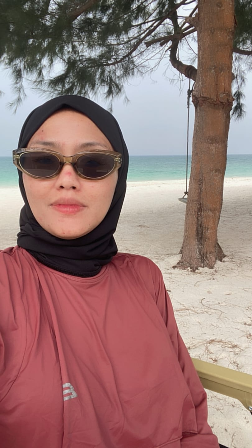Customer photo review of Kyoto Oval Framed Sunglasses