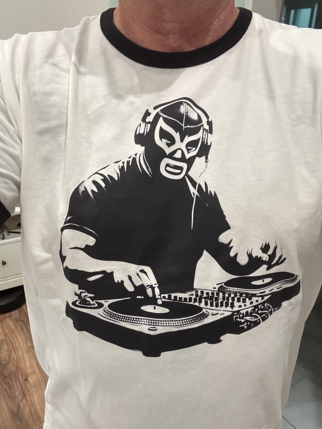 Customer photo review of Lucha DJ Art De La Calle™ Tee