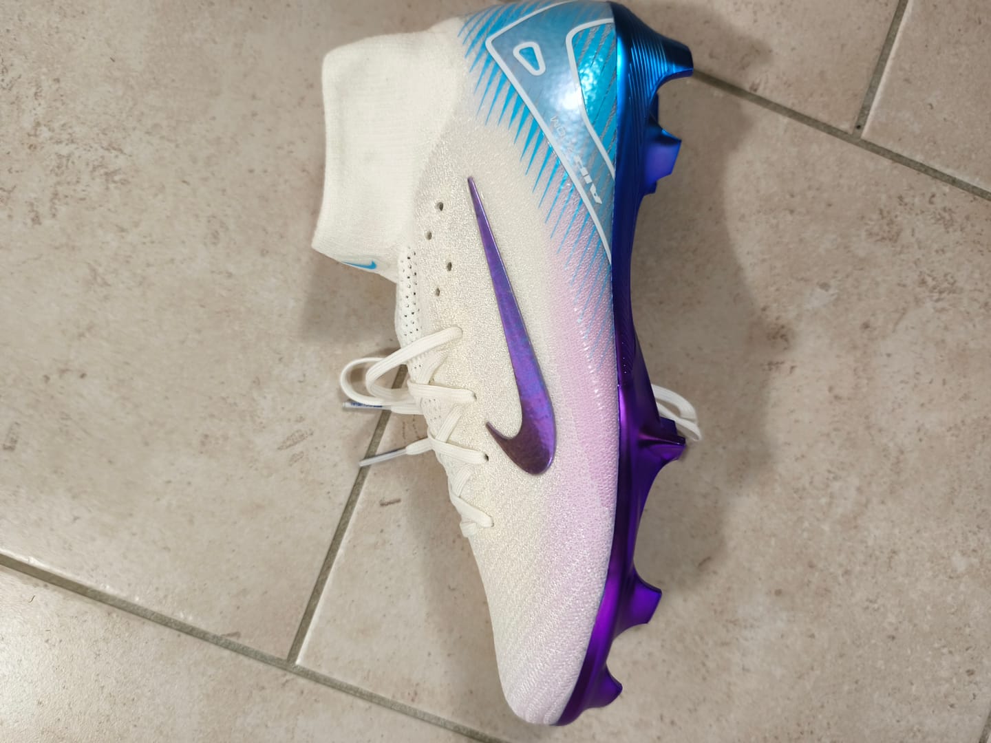 Customer photo review of Mercurial Superfly 10 Elite FG Chromatic Pack Blanc/Violet/Bleu