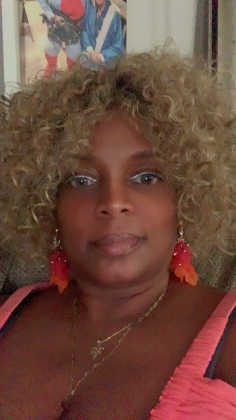 Customer photo review of Outre Wig Pop Full Wig - TATI
