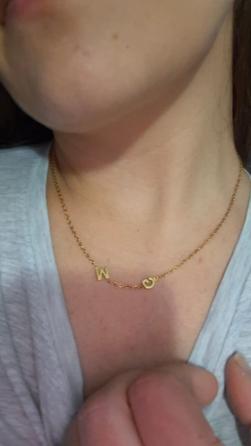 Customer photo review of Collana Personalizzata con Iniziali Laterali