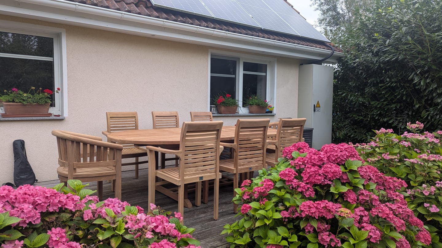 Customer photo review of Teak Gartenmöbel 180-240cm Ausziehtisch 4cm Platte (6 Oxford Stacking Stühle 2 San Francisco Stühle) Inklusive Kissen.