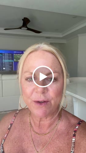 Customer video review of Besque™ Magic Body Oil - 100ml