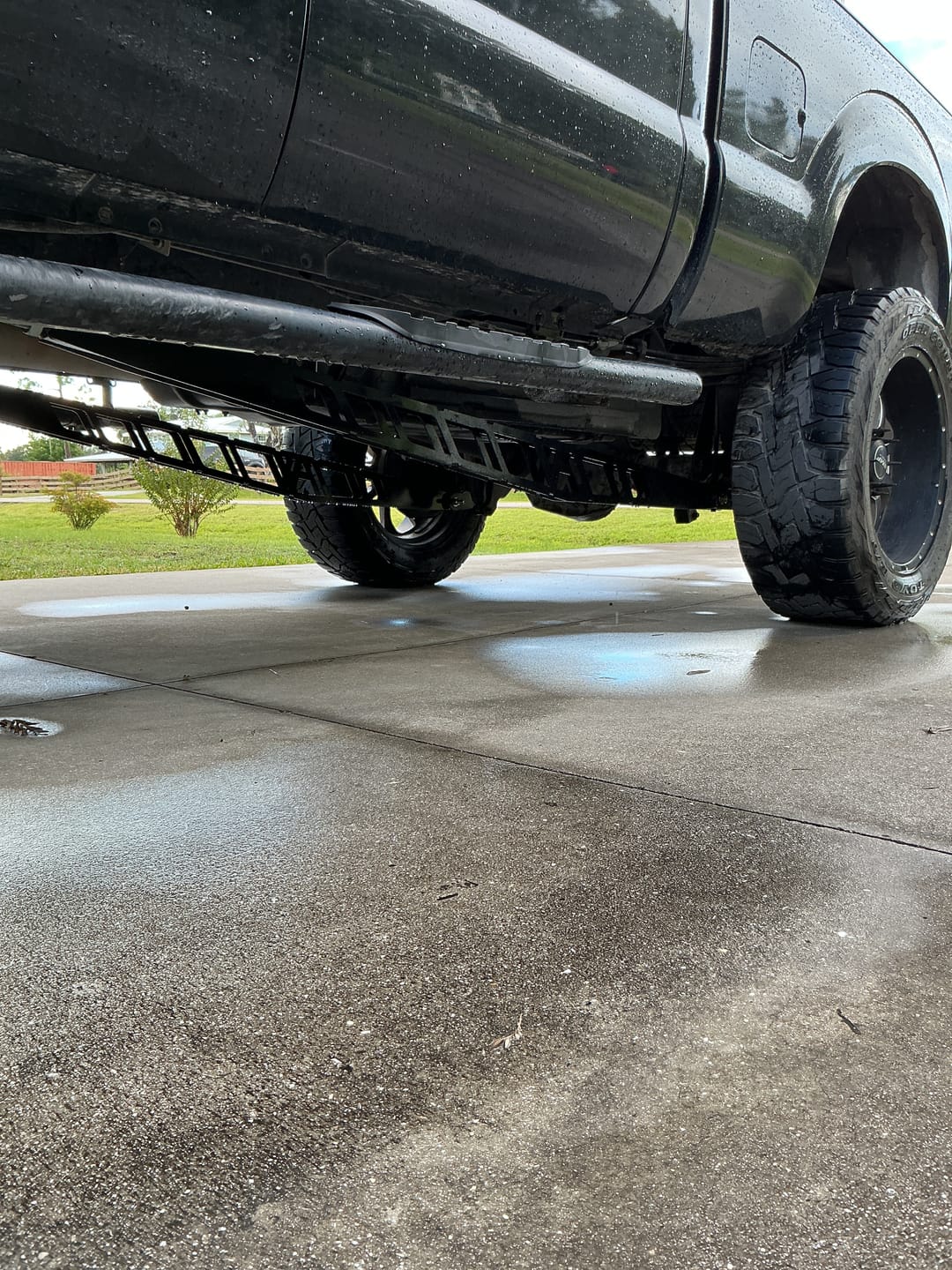 Customer photo review of 2011-2016 Ford Super Duty F-250 Boxed Ladder / Traction Bars (bottom U bolt plate OEM)