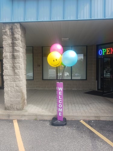 Customer photo review of BalloonBobber® 5-Balloon Cluster Pole Kit - with 4-Sided Pole Cover