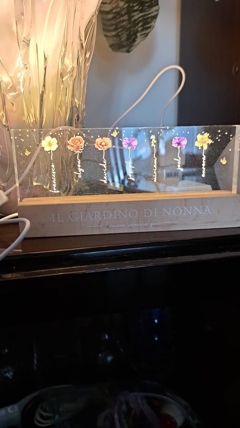Customer photo review of lI giardino di Nonna - LED Supporto con fiori di nascita per Mamma e Nonna