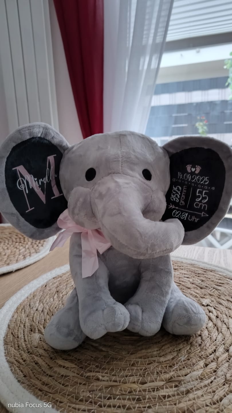 Customer photo review of Kuschel Elefant - Baby-Stofftier