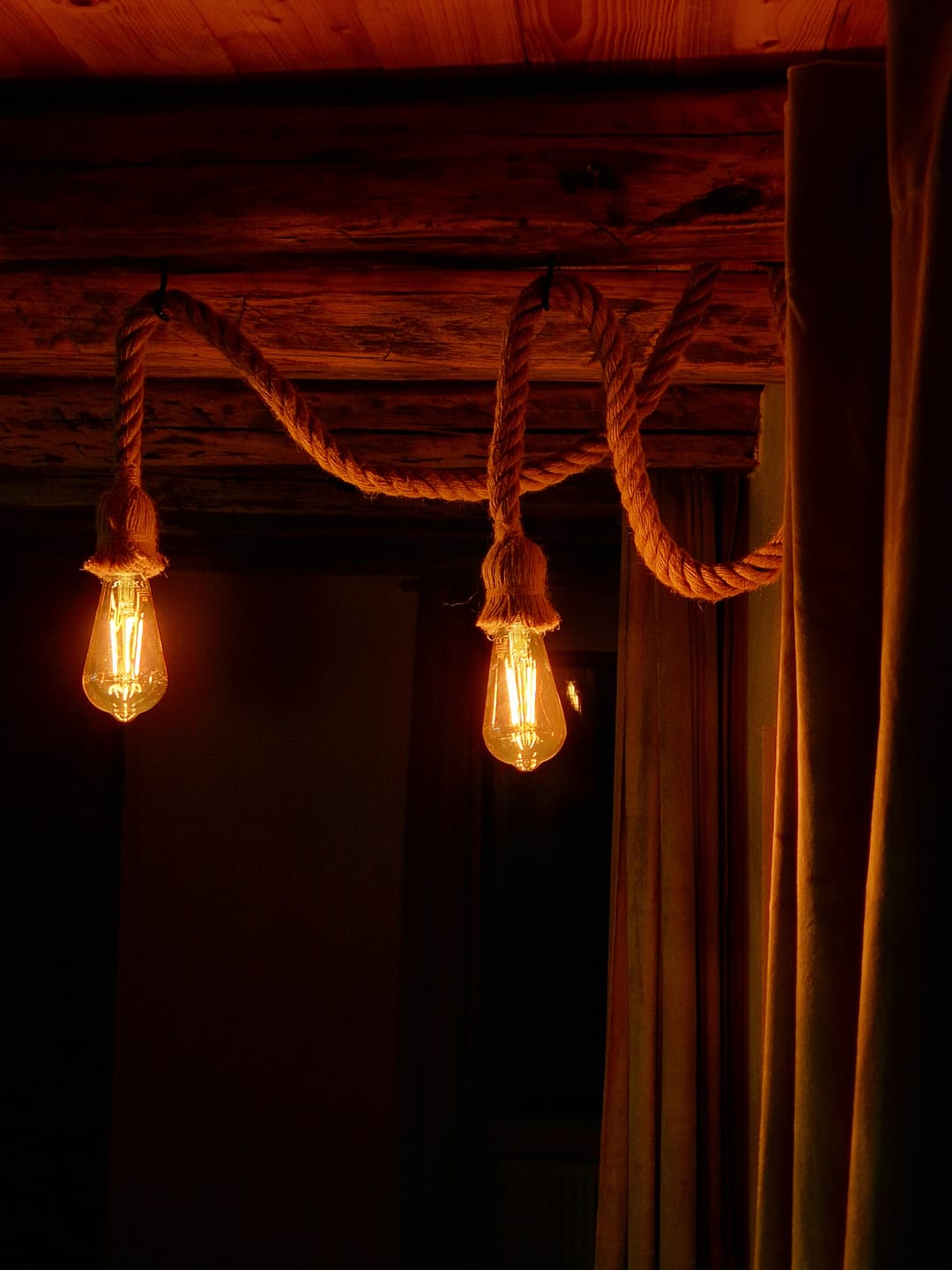 Customer photo review of Bec LED E27 Vintage ST64 6W