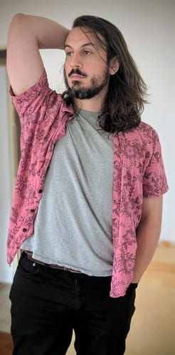 Customer photo review of Chemise hawaïenne à manches courtes et boutons respirants à imprimé floral rose pour homme