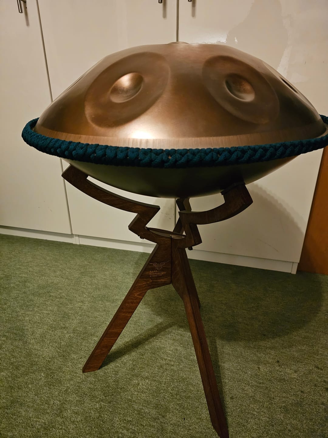 Customer photo review of Katanui Sitting Stand – Handpanständer aus Holz | RAADINSTRUMENTS