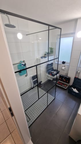 Customer photo review of SONNI Begehbare Dusche Duschabtrennung Duschwand 8mm Schwarz Duschabtrennung Duschkabine Nano ESG