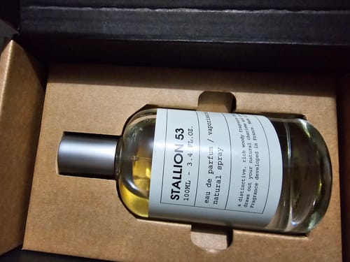 Reseña con foto de un cliente sobre Perfume Emper Stallion 53 100ml Edp Unisex