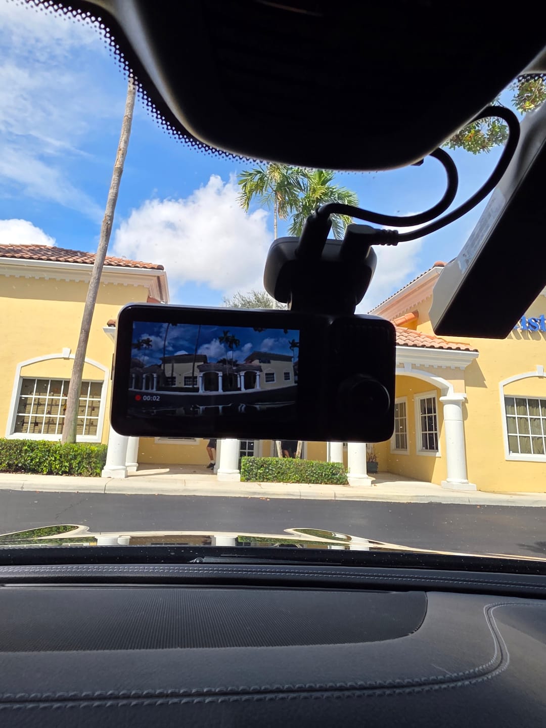Customer photo review of REDTIGER F17 Elite 4K 3 Channel Dash Cam Sony STARVIS 2 Dual HDR WIFI 6 Full Night Color
