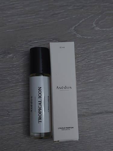 Customer photo review of TROPICAL ICON PERFUME OIL