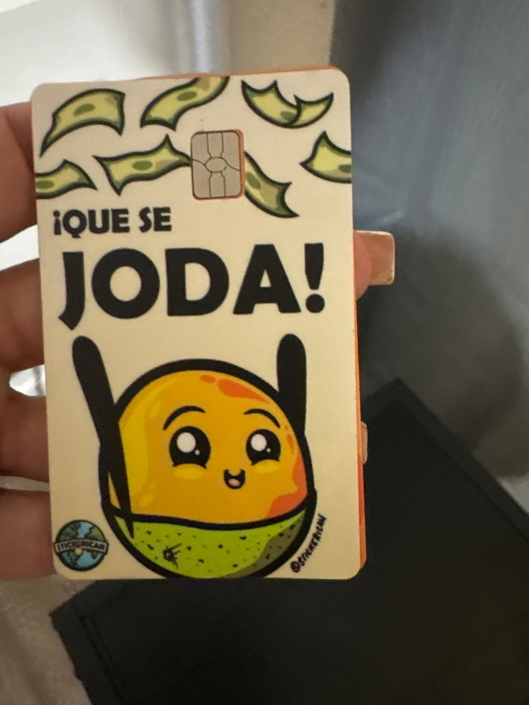 Customer photo review of (Damas) Mejor Pelá' que Amargá' - Sticker para Tarjeta de Crédito