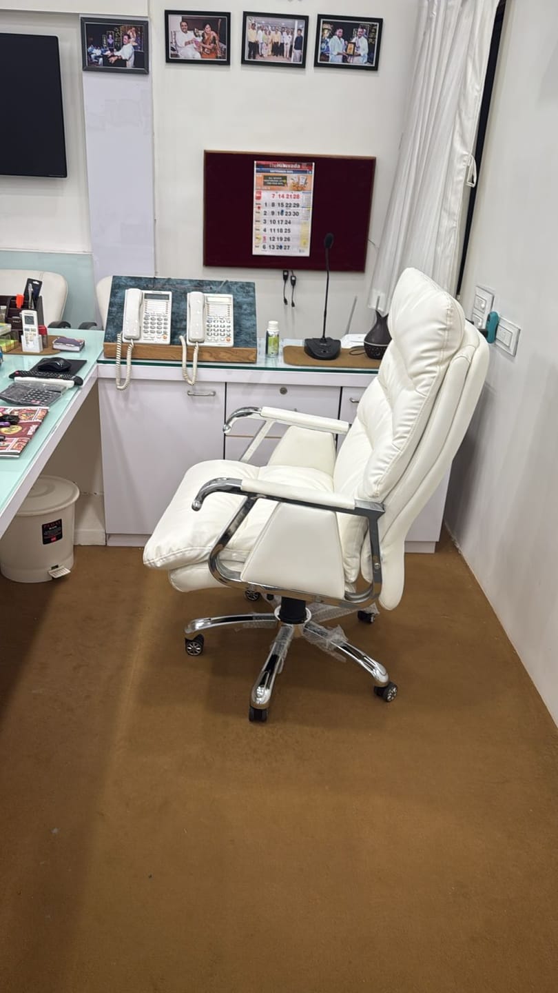 Customer photo review of Ettorez FORTUNA Premium Leatherette Chair