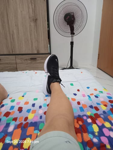 Customer photo review of Nike Men's Revolution 8 Road Running Shoes