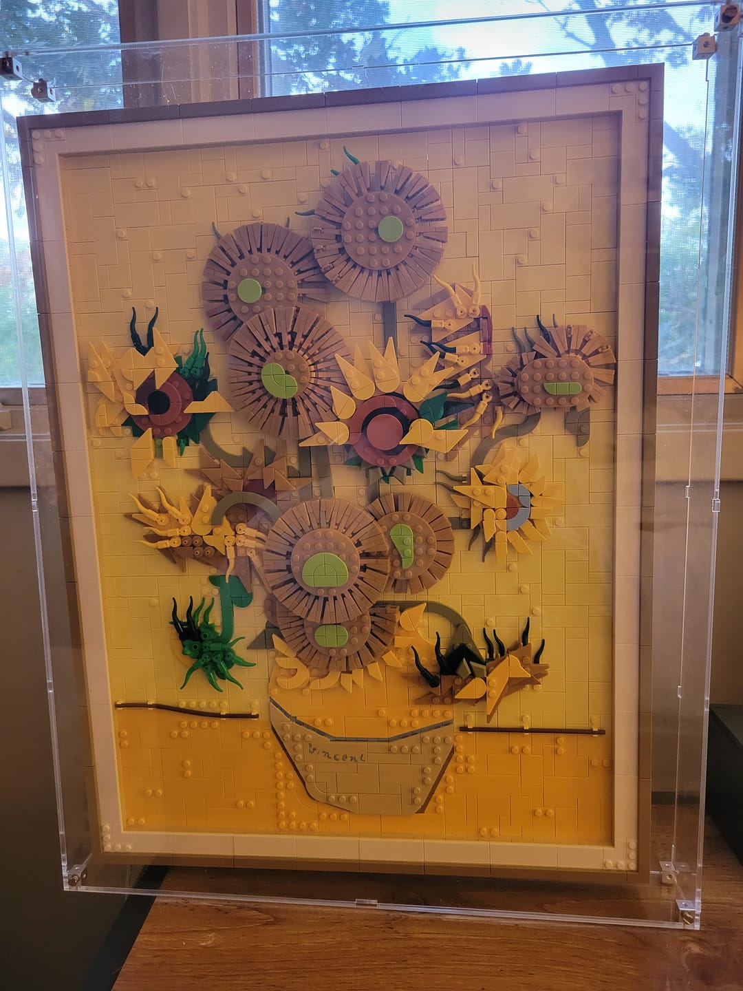 Customer photo review of Wall Mounted Display Case for LEGO® 31215 Art Vincent van Gogh – Sunflowers