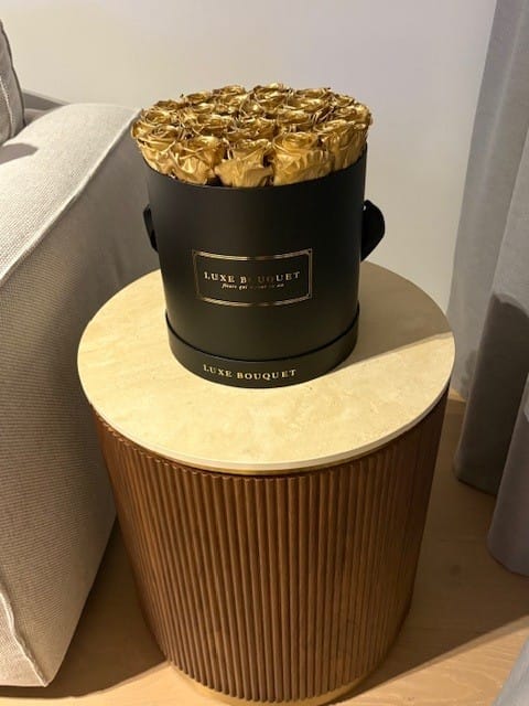 Customer photo review of Grand Everlasting Rose Box - Gold Roses