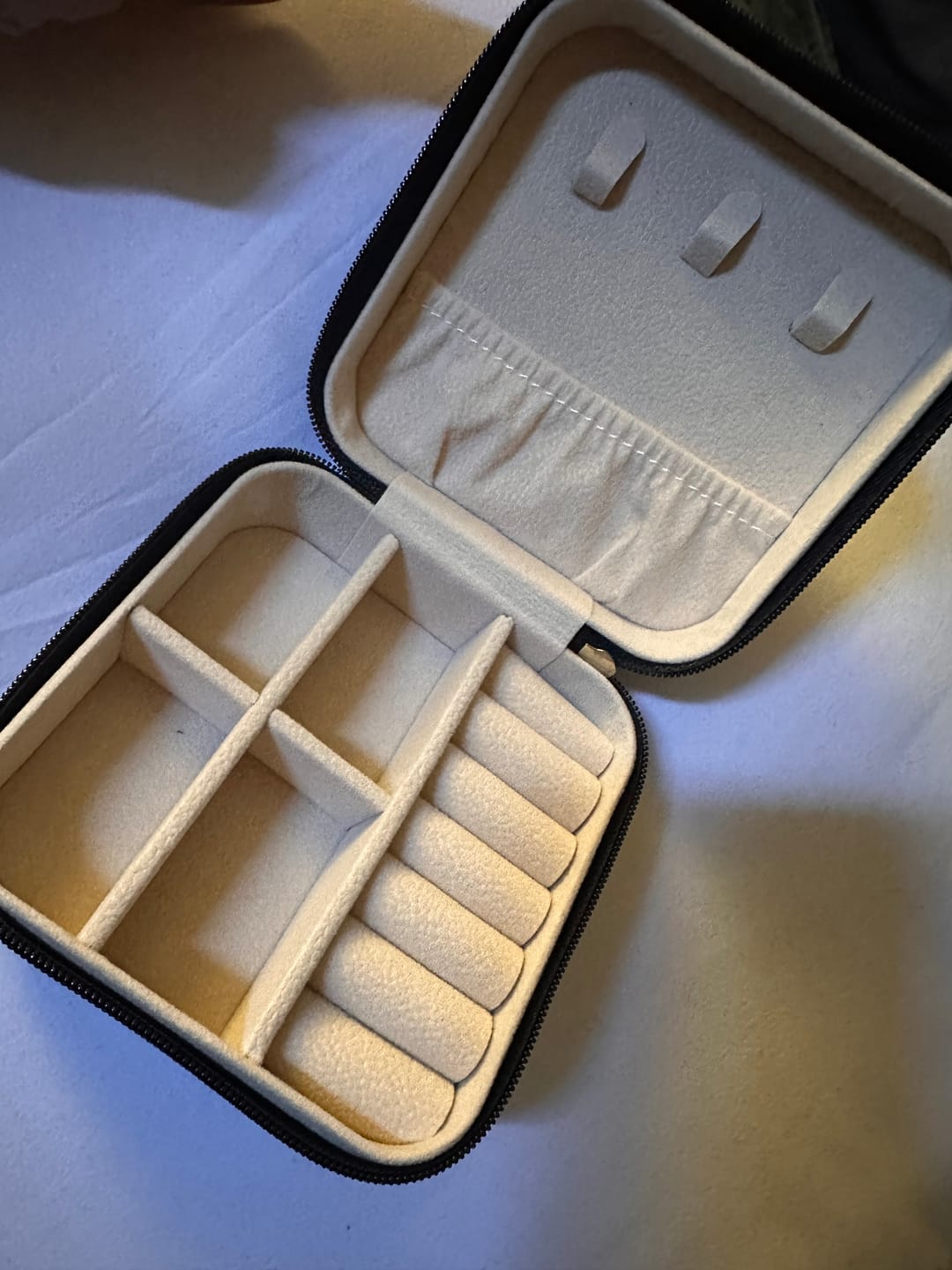 Customer photo review of Jewelry Travel Case, Black Mini Jewelry Box Organizer for Women