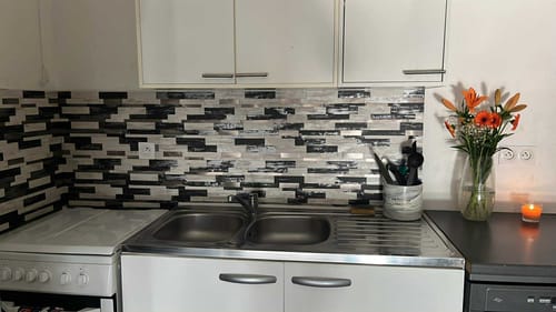 Customer photo review of Crédence Cuisine Adhésive - Mosaique Beige Noir