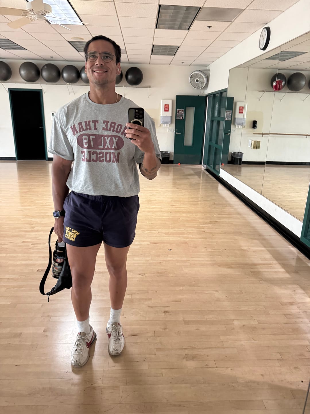 Customer photo review of Relaxed Fit Gym Tee - Grey