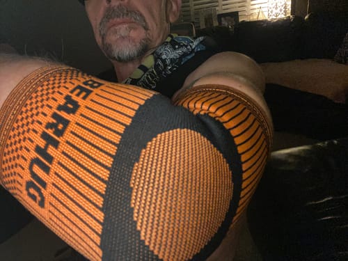 Gee L. review of Elbow Compression Support Sleeve For Tennis Elbow Recovery image 1 out of 1