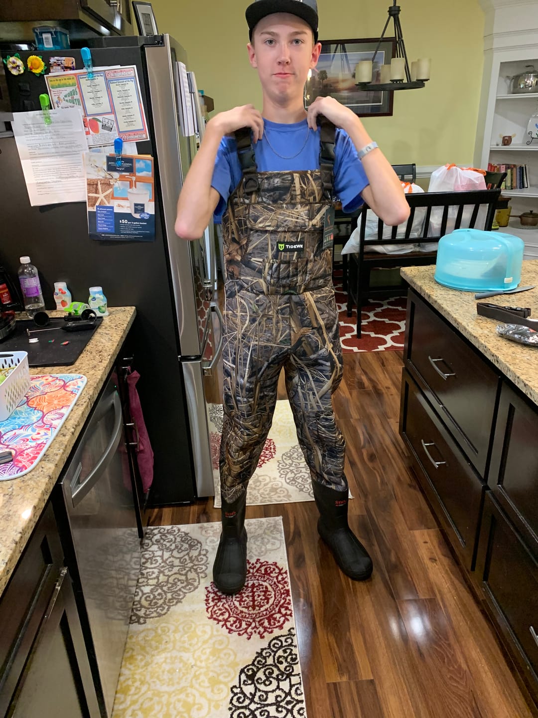 Customer photo review of Seeker Insulated Duck Waterfowl Hunting 800 Gram 3M Thinsulate Neoprene Chest Waders
