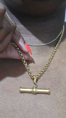 Customer photo review of XL T-Bar Necklace