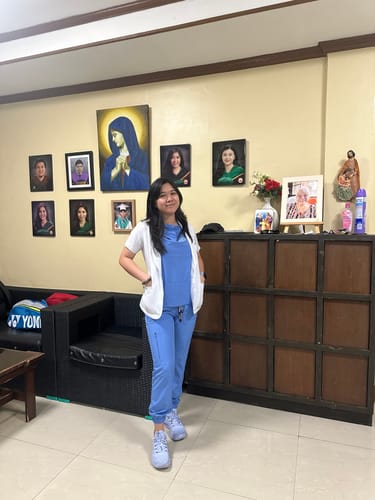 Customer photo review of Band Collar MoveTech® Scrub Top Core+ - Women / Cool Ceil