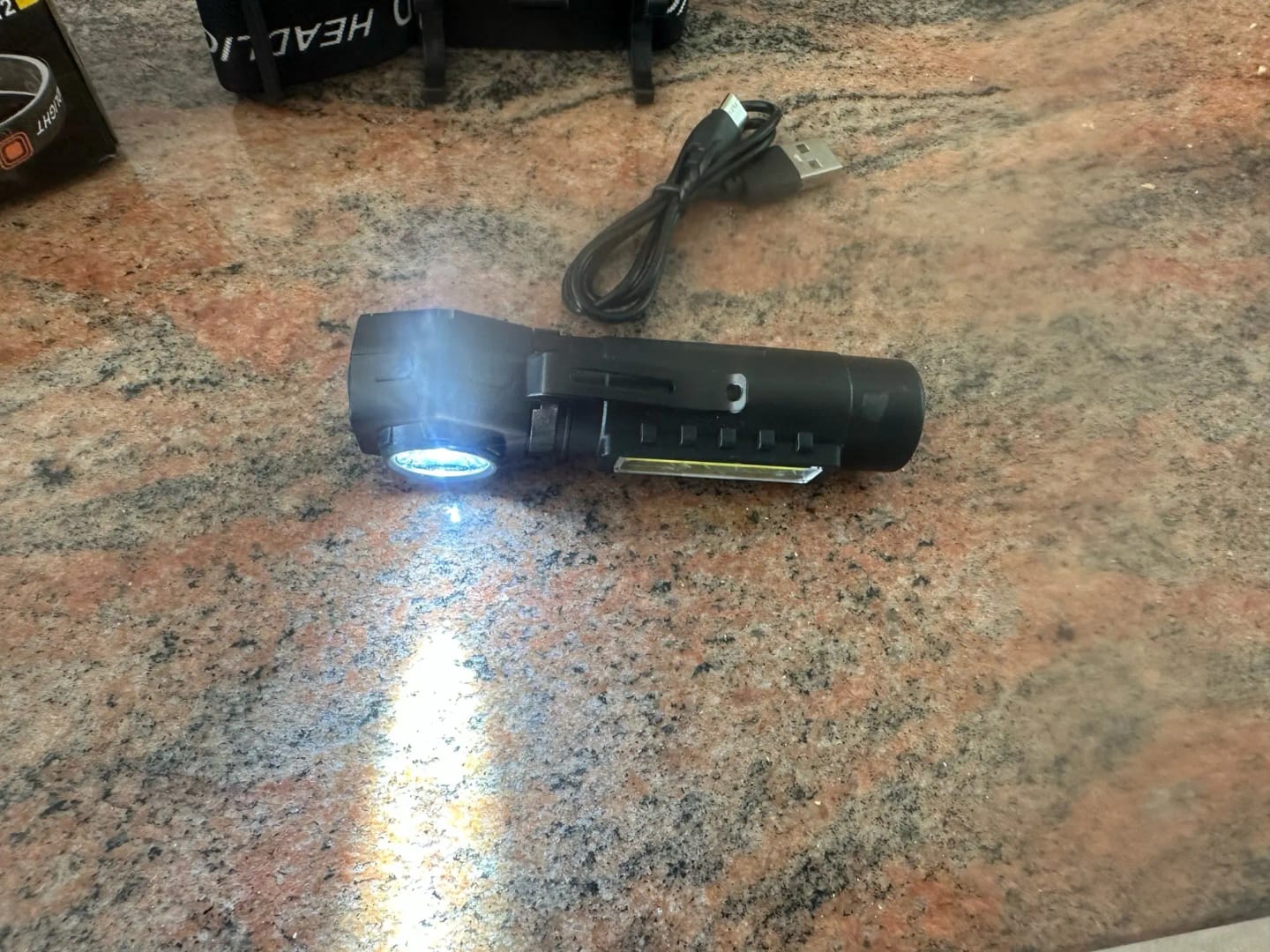 Customer photo review of Multifunktionale 2-in-1 LED Taschenlampe & Stirnlampe