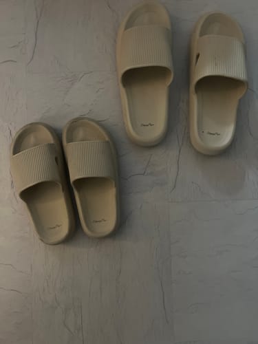 Customer photo review of HappyFlops