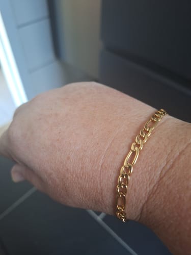 Customer photo review of CLEAN FIGARO BRACELET. - 5MM GOLD