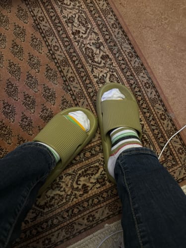 Customer photo review of HappyFlops