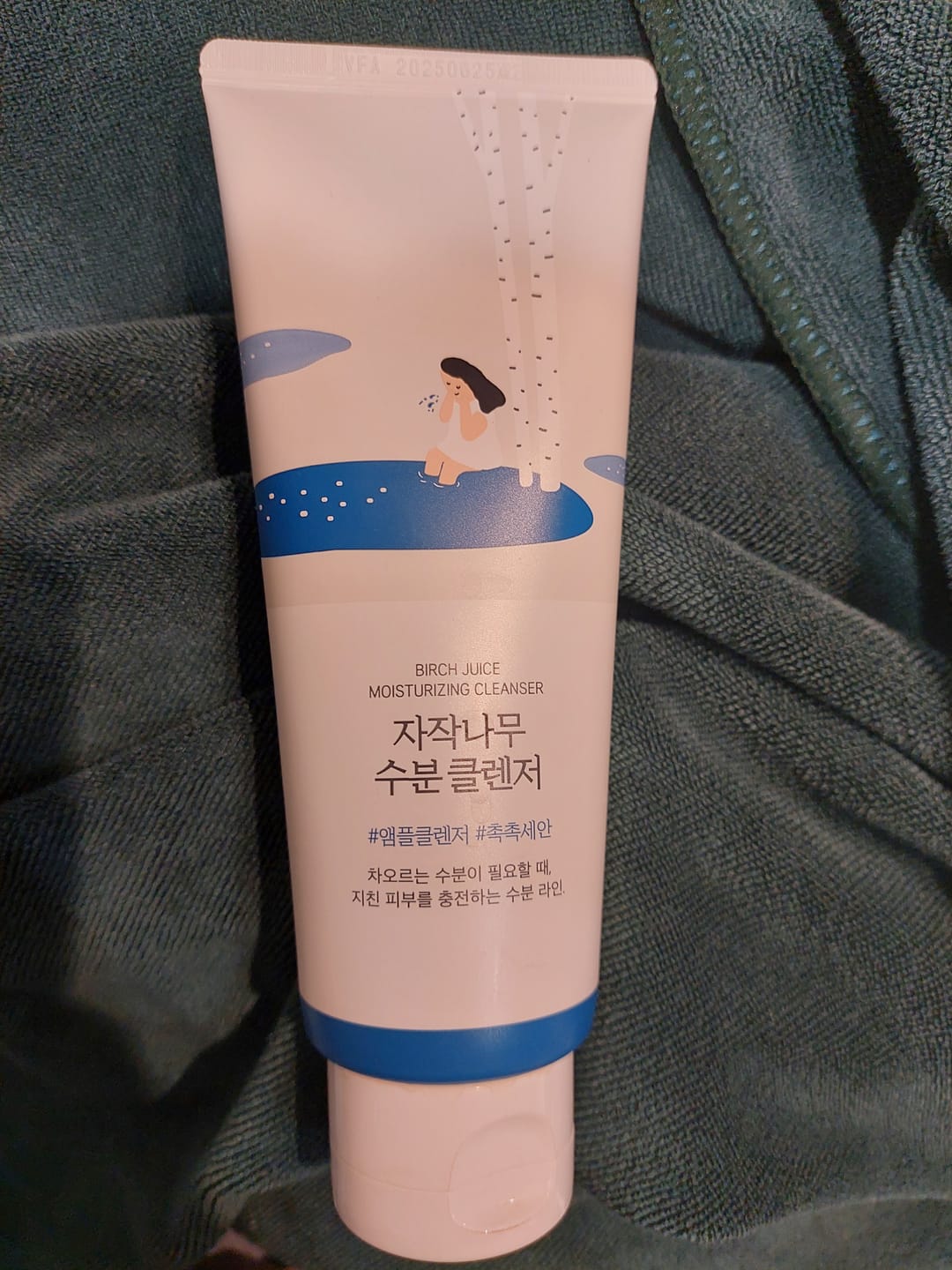 Customer photo review of Mitrinošs un ādu attīrošs gels ROUND LAB Birch Juice Moisturizing Cleanser
