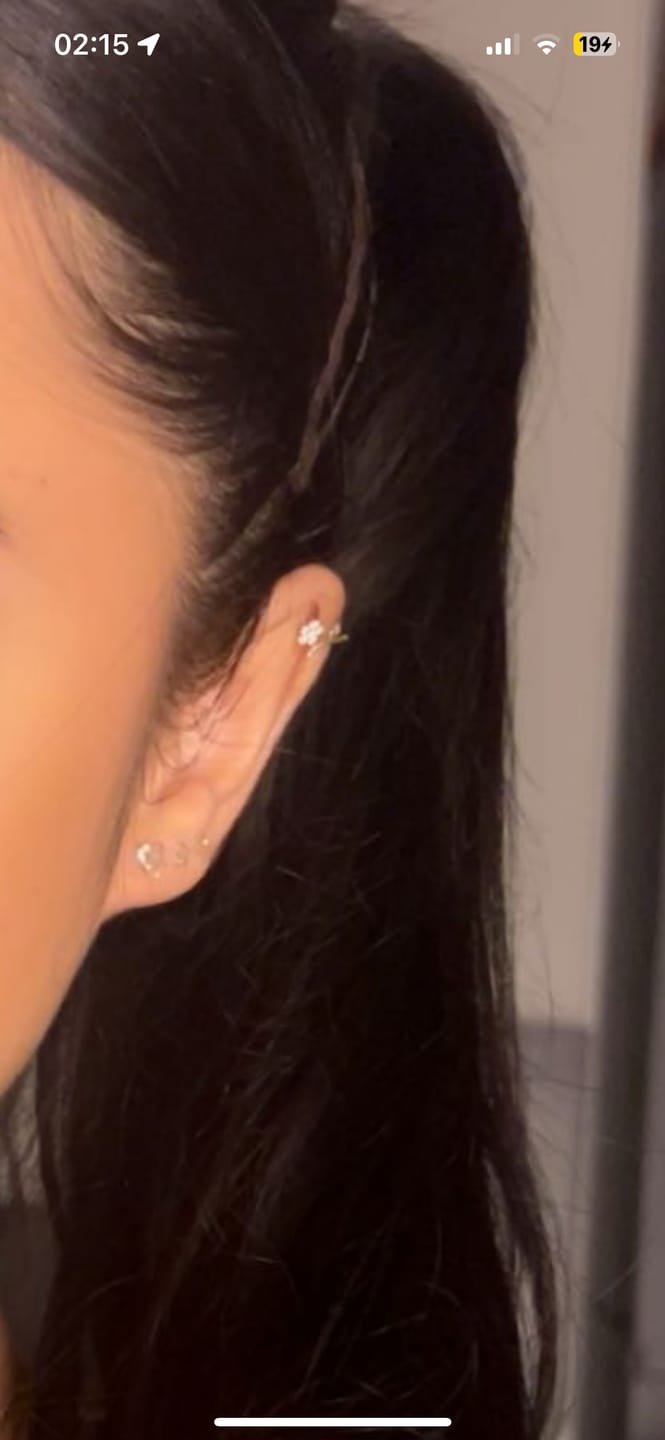 Customer photo review of Bright Heart Ohrstecker | 18K vergoldet