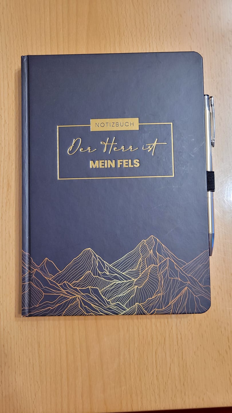 Customer photo review of Notizbuch "Der Herr ist mein Fels" · A5 · Hardcover mit Goldglanz Prägung