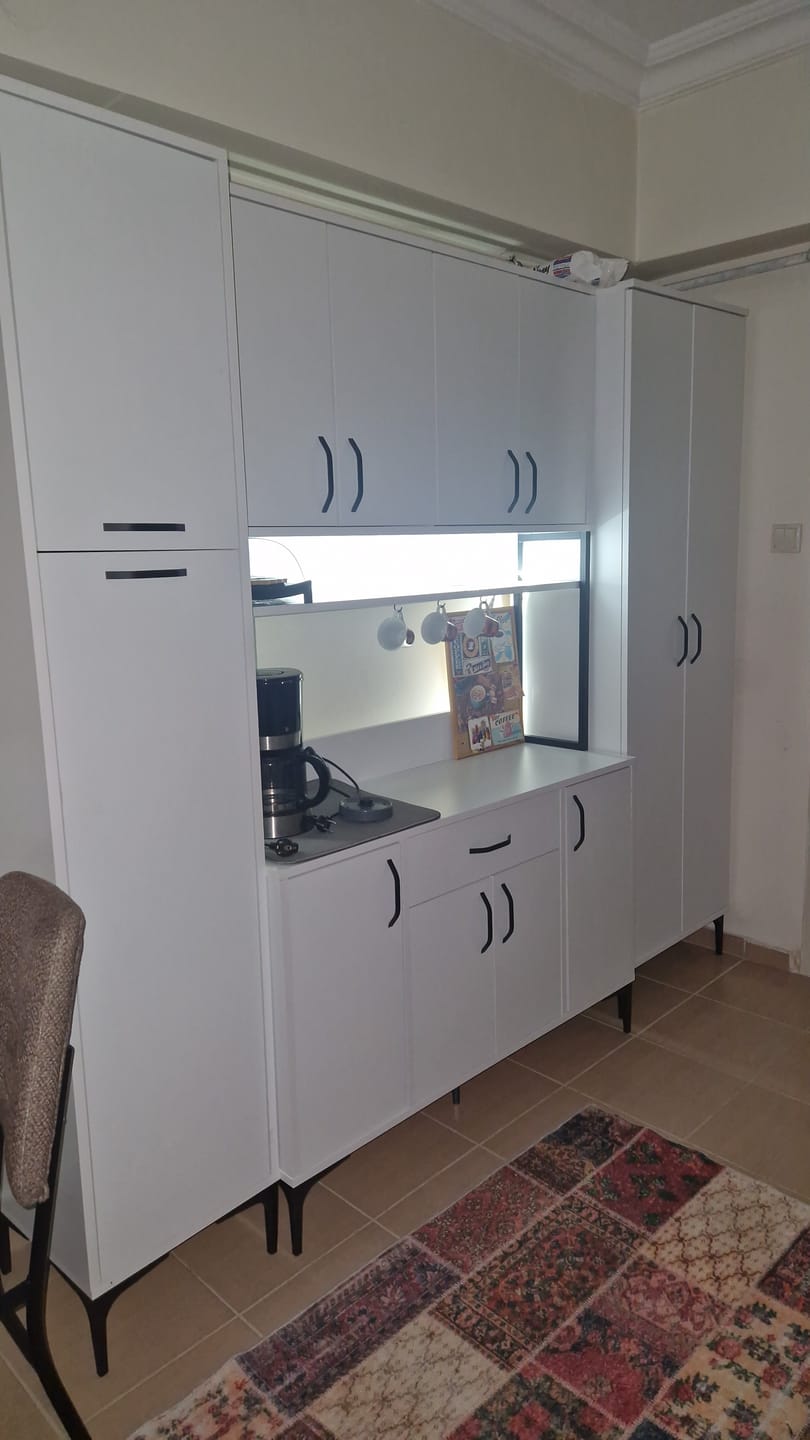 Customer photo review of Rani JE132 Çok Amaçlı Dolap 12 Kapaklı 1 Çekmeceli Kiler Mutfak Dolabı Beyaz