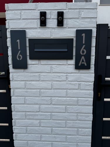 Customer photo review of Numero civico modello Stencil Vertical M1