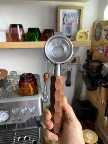 Customer photo review of Porte-filtre espresso 54 mm Sage/Breville – Manche bois Dragon Ridge – Bottomless ou Double becs