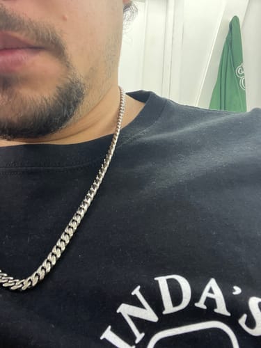 Reseña con foto de un cliente sobre Cadena Cuban Link 8mm